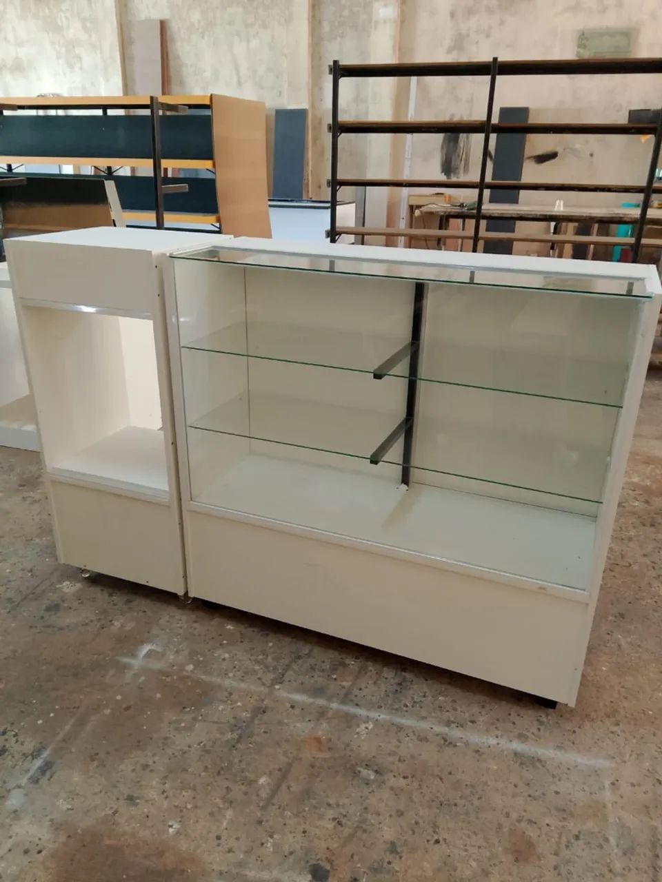 Balcão Expositor Branco com Vidro