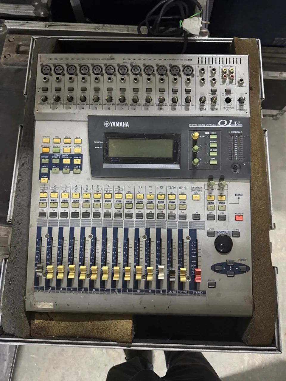 Mesa de Som Yamaha O1V - Foto 2
