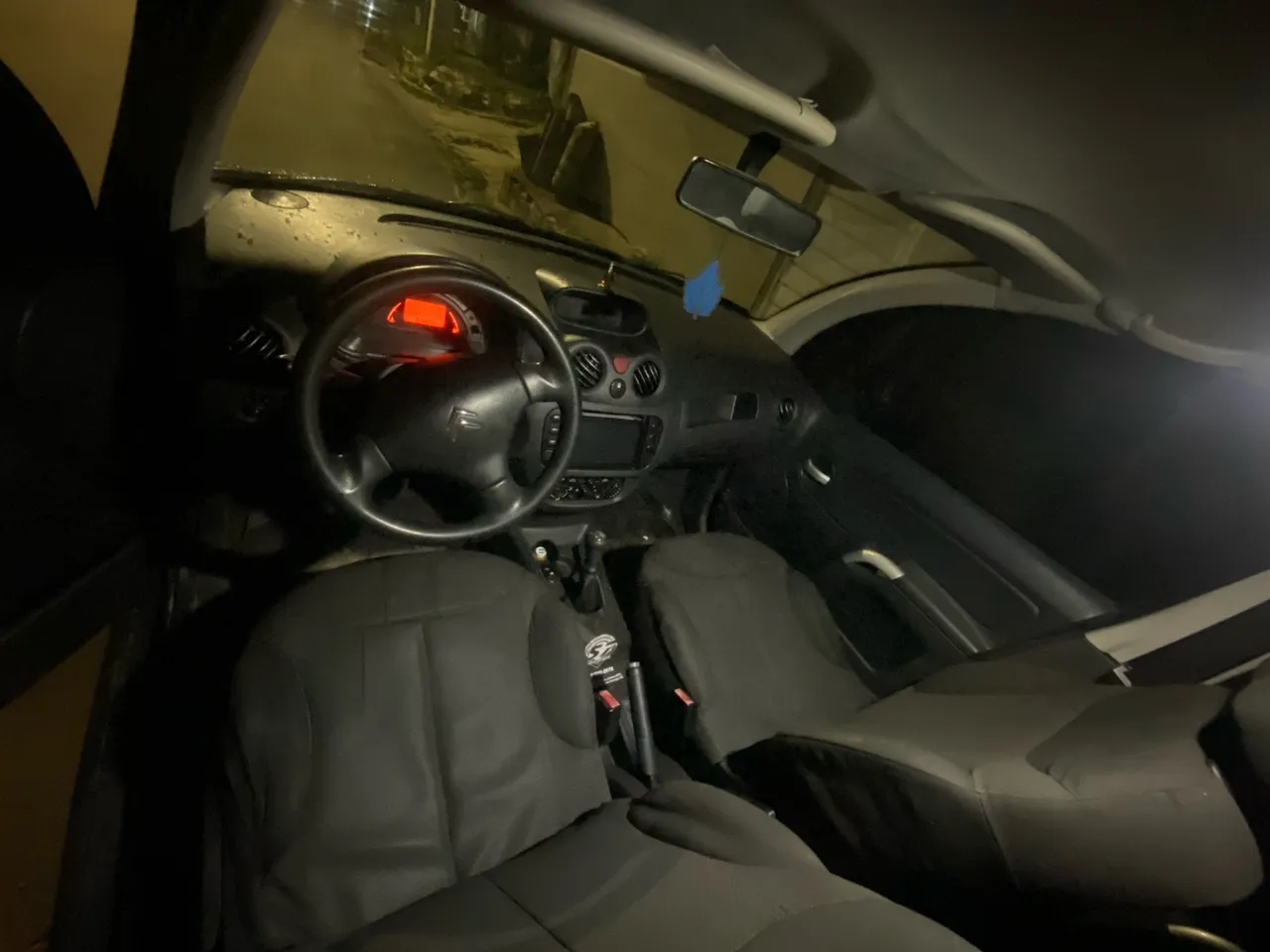 Vende-se c3 completo