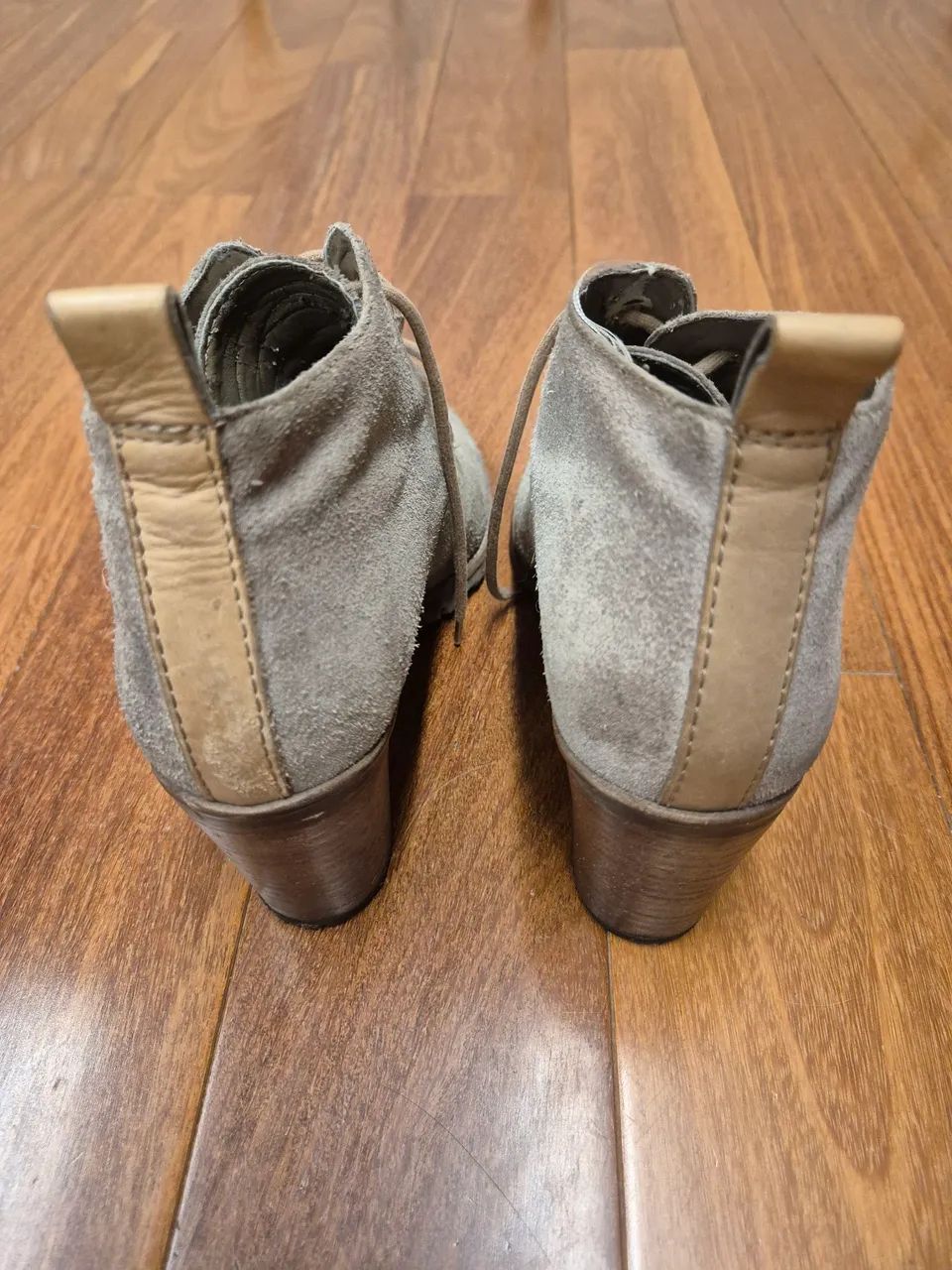Bota de cano curto cinza - Foto 3