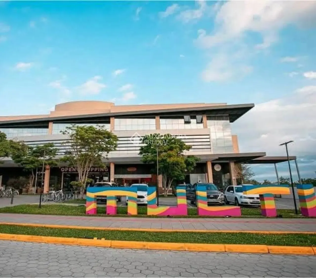 Sala para locação no Multi Open Shopping, situado no Rio Tavares