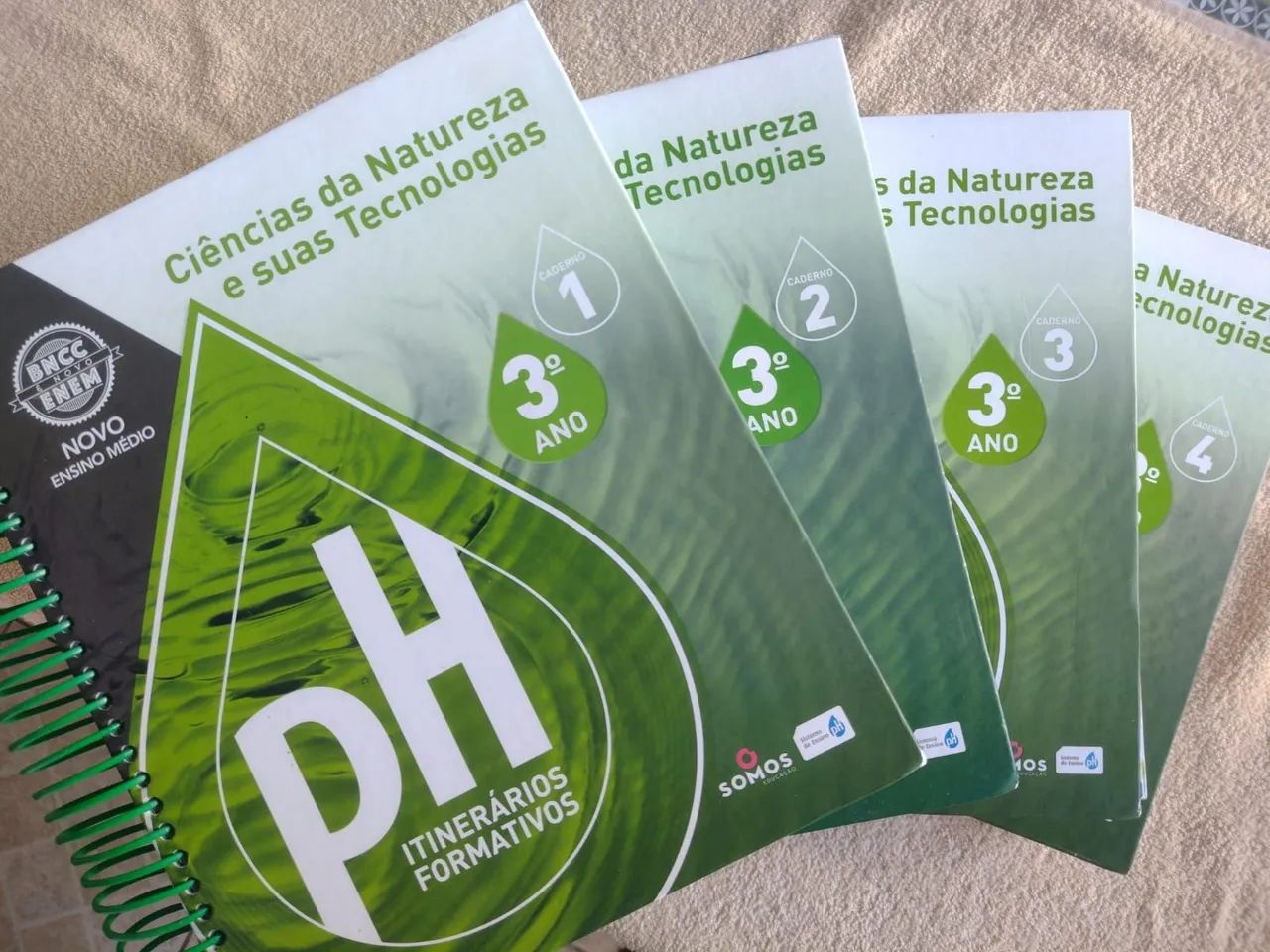 Aru　セット3冊 LIVRO SISTEMA PH SOMOS ENSINO MÉDIO 3º ANO - Livros e revistas