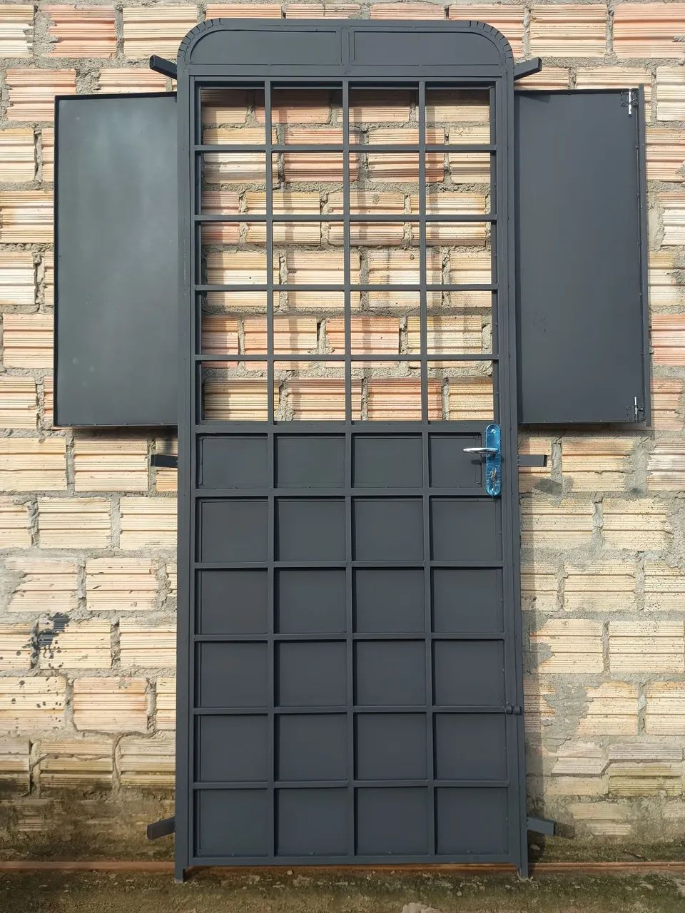 Porta de Aço Gradeada - Design Moderno - Foto 2