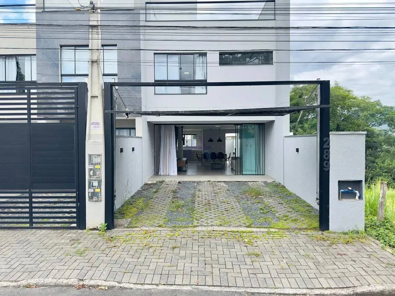 Sobrado de Alto Padrão no Bairro Vila Nova - 3 Quartos sendo 2 suítes.