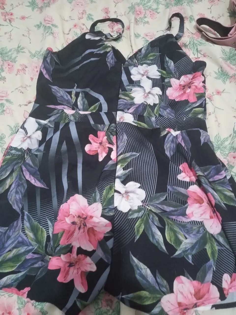 Macacão Floral Elegante
