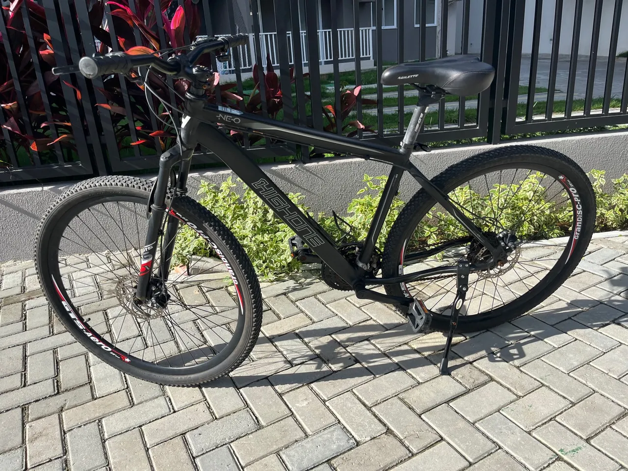Bicicleta High One Neo Aro 29 - Perfeita para Trilhas e Passeios