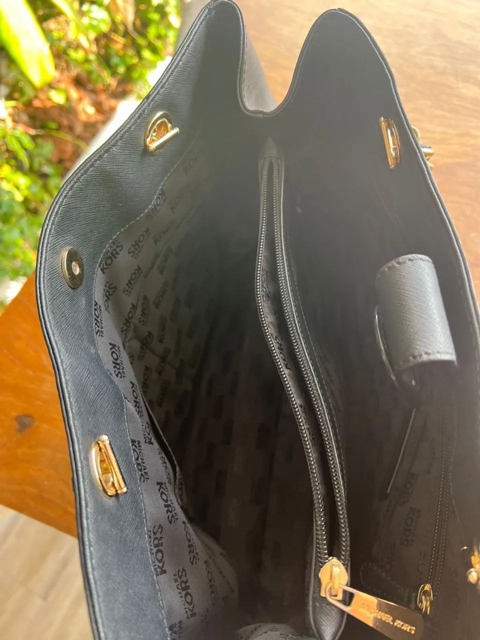 Bolsa Tote Michael Michael Kors Susannah Preta - Foto 4