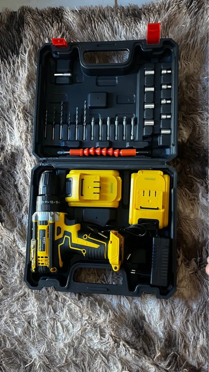Furadeira Parafusadeira com Maleta Completa