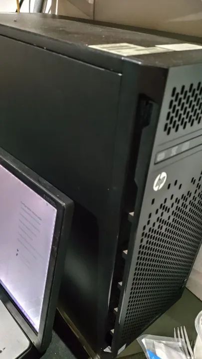 Servidor HP Proliant ML110 Xeon E5 1603v3 8gb Ddr4 1tb gen9