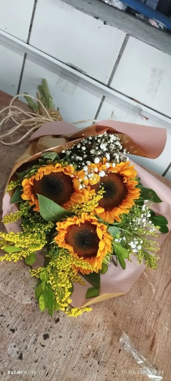 Buquês e plantas  - Foto 2