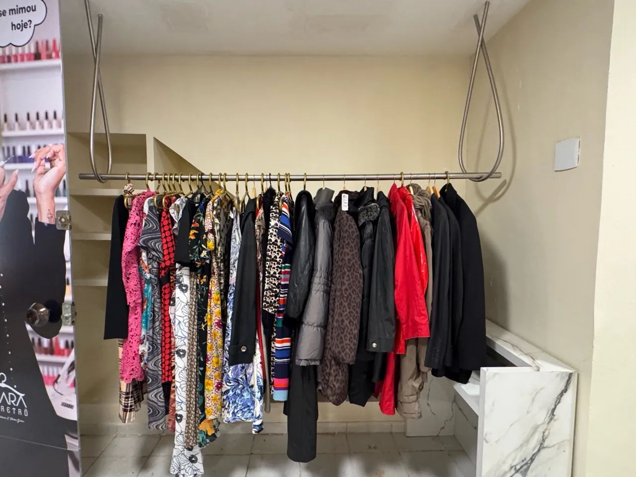 Araras de alumínio para lojas de roupas  - Foto 6