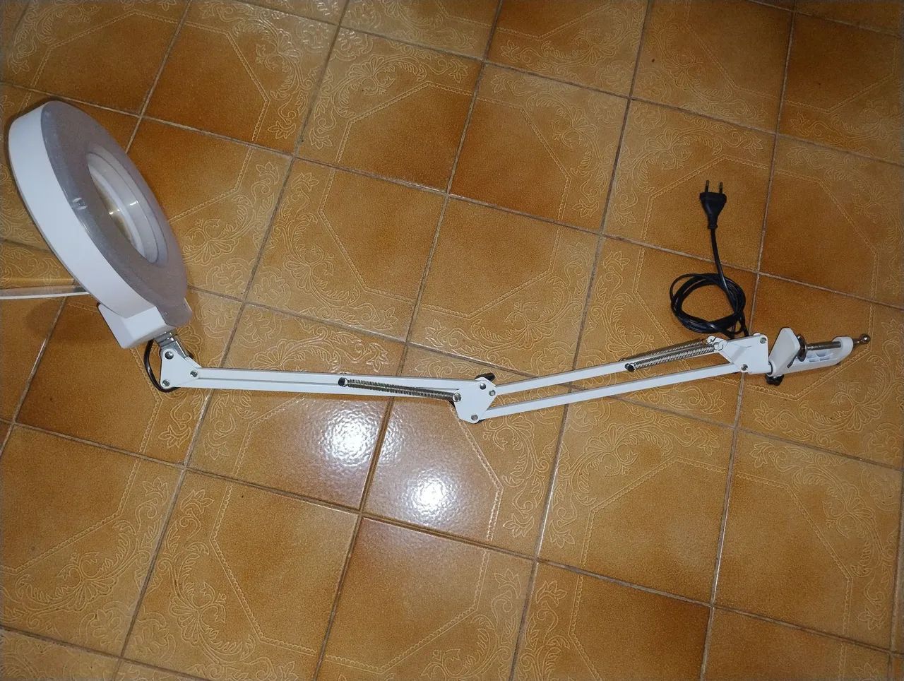 Lupa articulada c/ LED  - Foto 4
