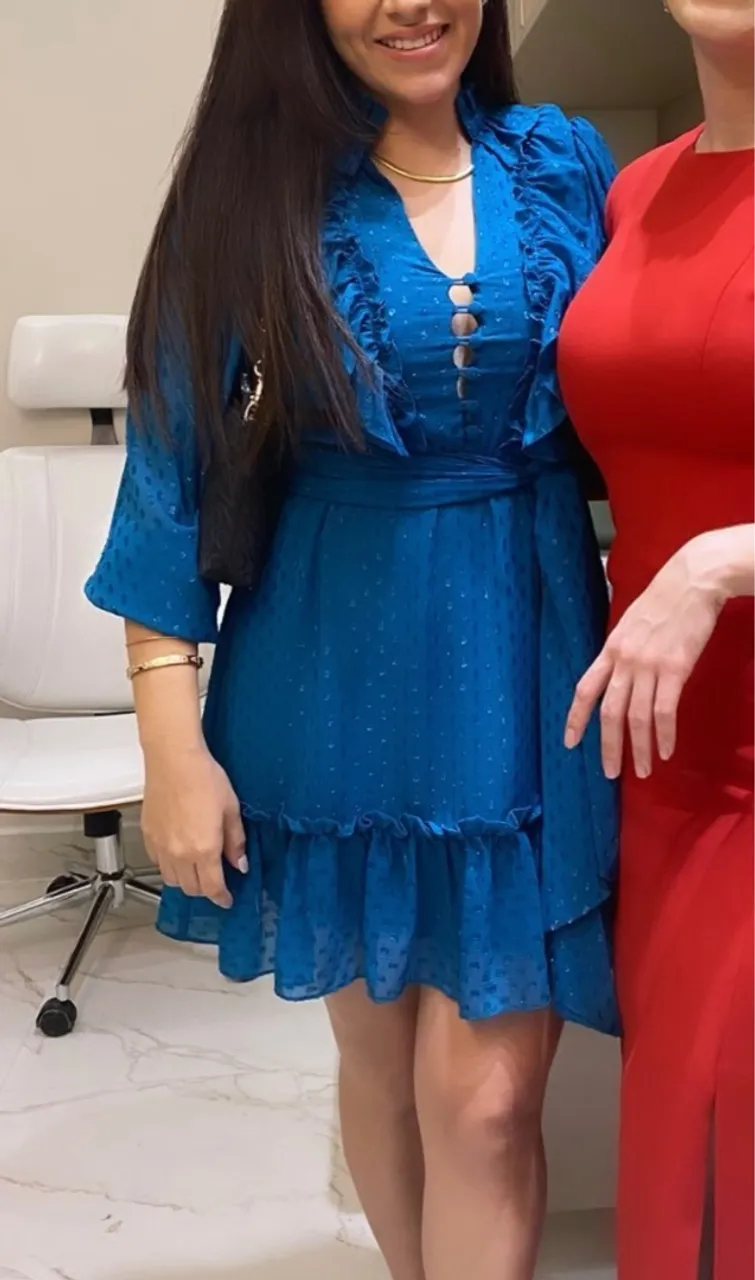 Vestido azul com detalhes e cinto