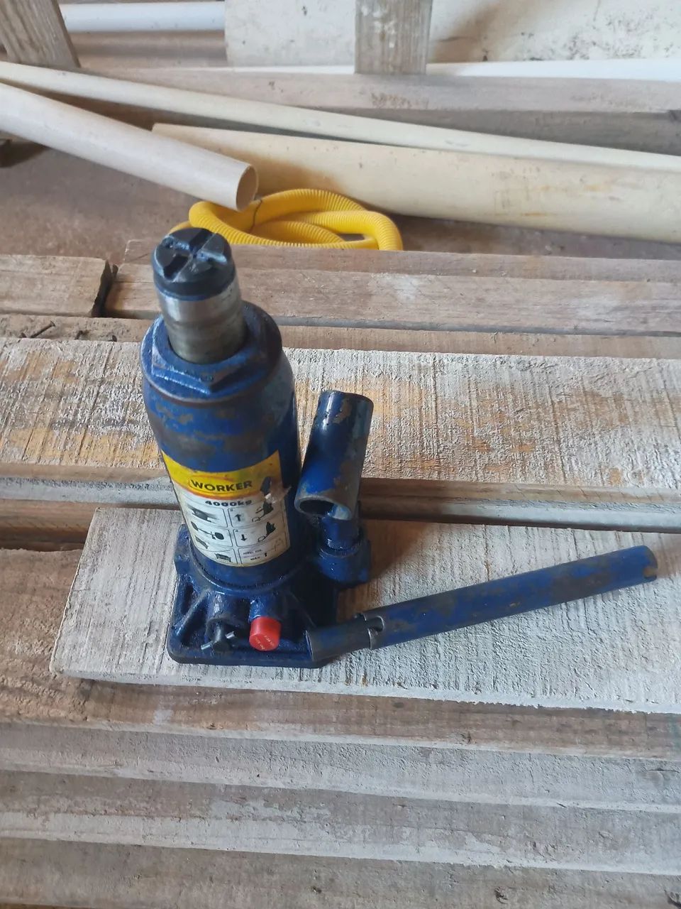 Macaco hidráulico tipo garrafa