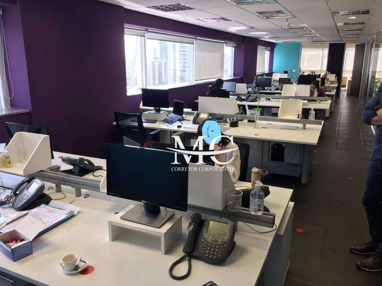 SALA MOBILIADA E EQUIPADA