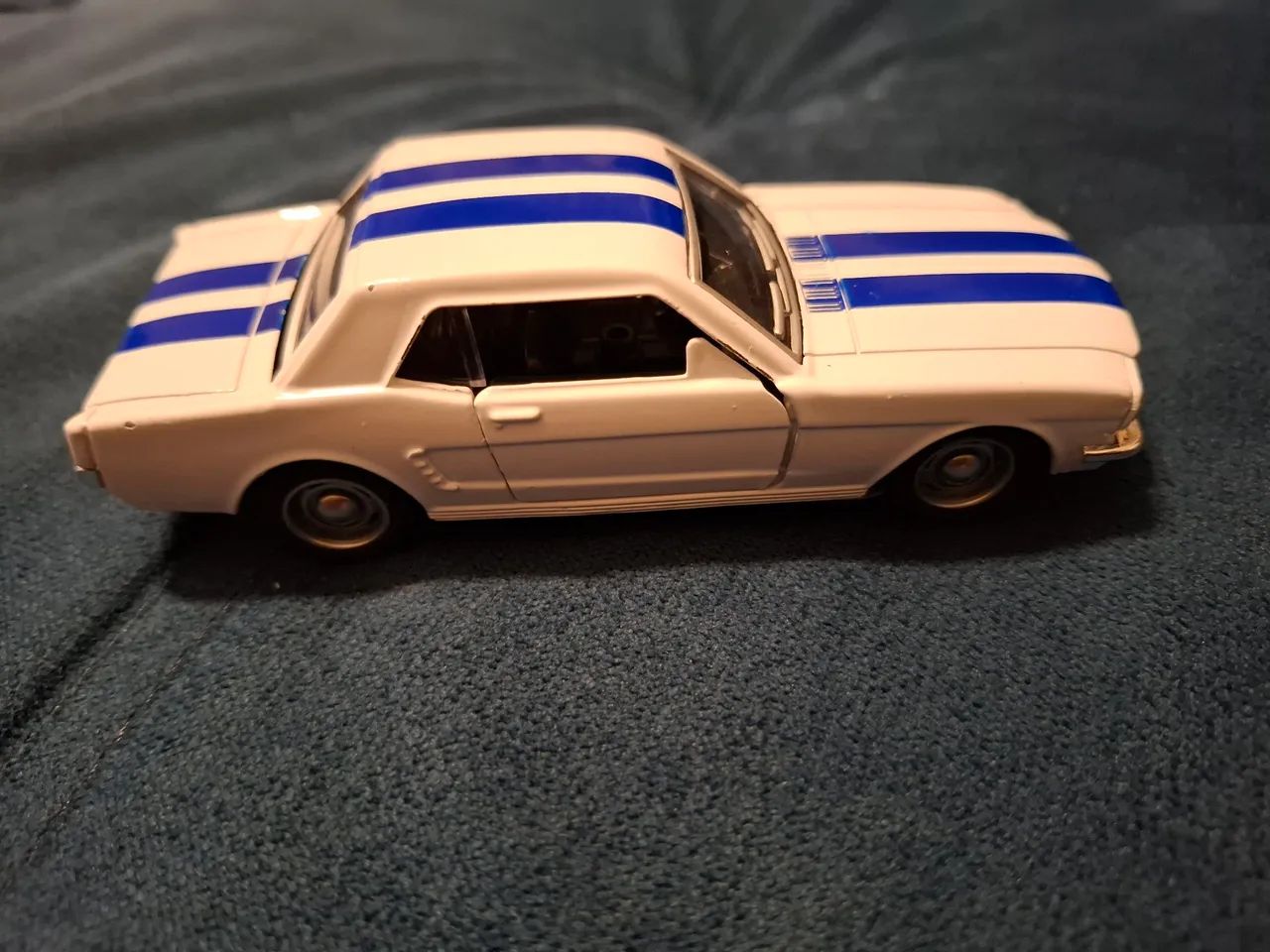 Miniatura de carro Ford Mustang - Foto 2