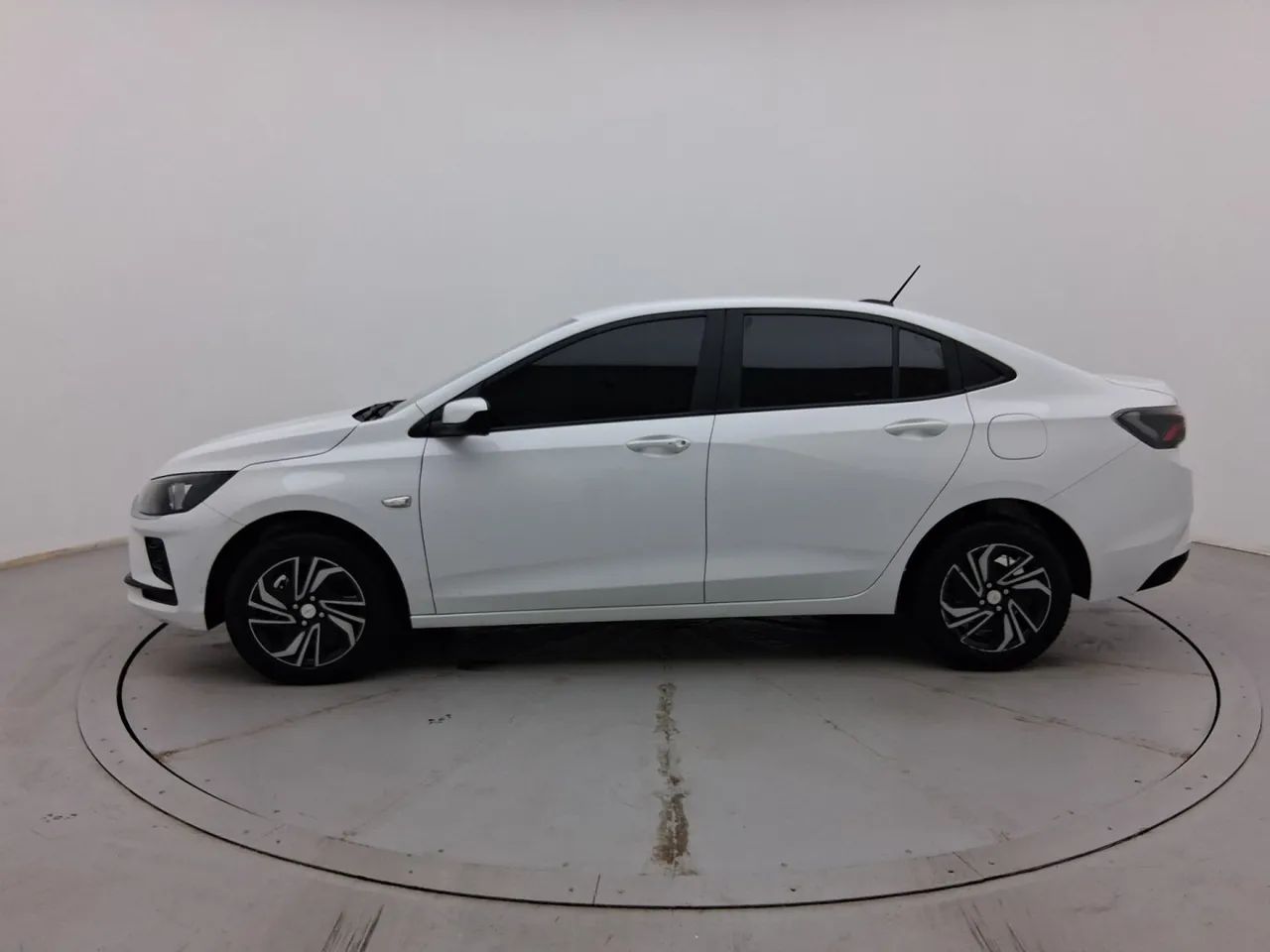 Chevrolet Onix Activ 1.4 8V Flex Aut. 4P, foto 2 de 18