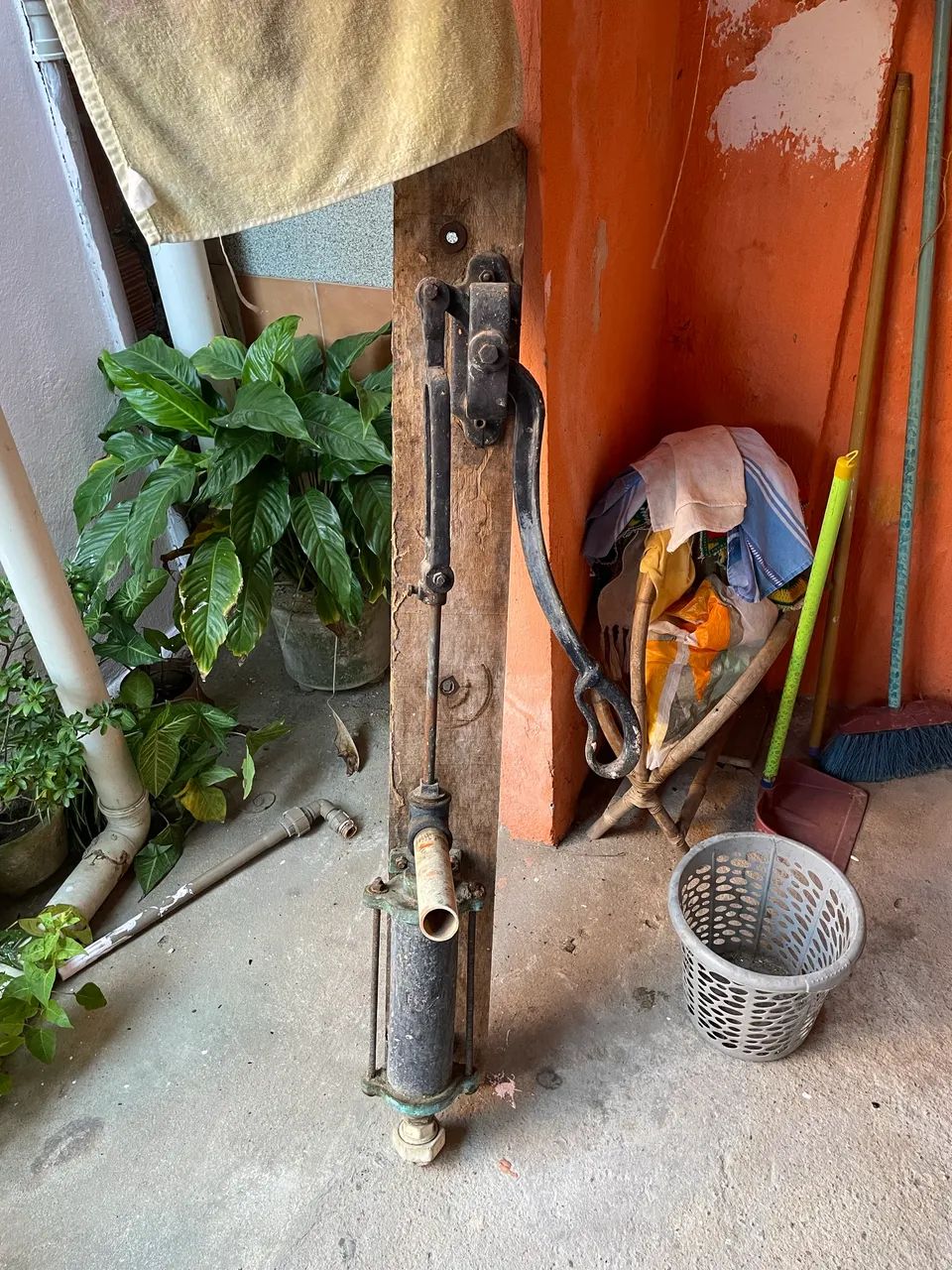 Bomba d'Água Manual Antiga / Rosca de poço  - Foto 3
