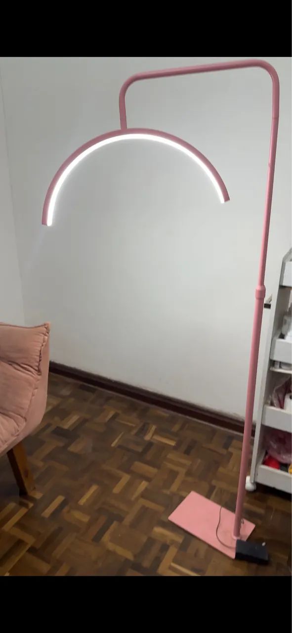 Vendo Luminária meia lua Rosa 