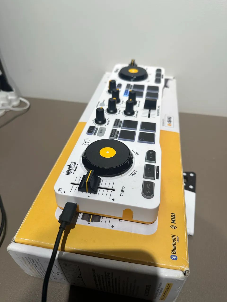 Controladora Hercules DJ control mix - original 