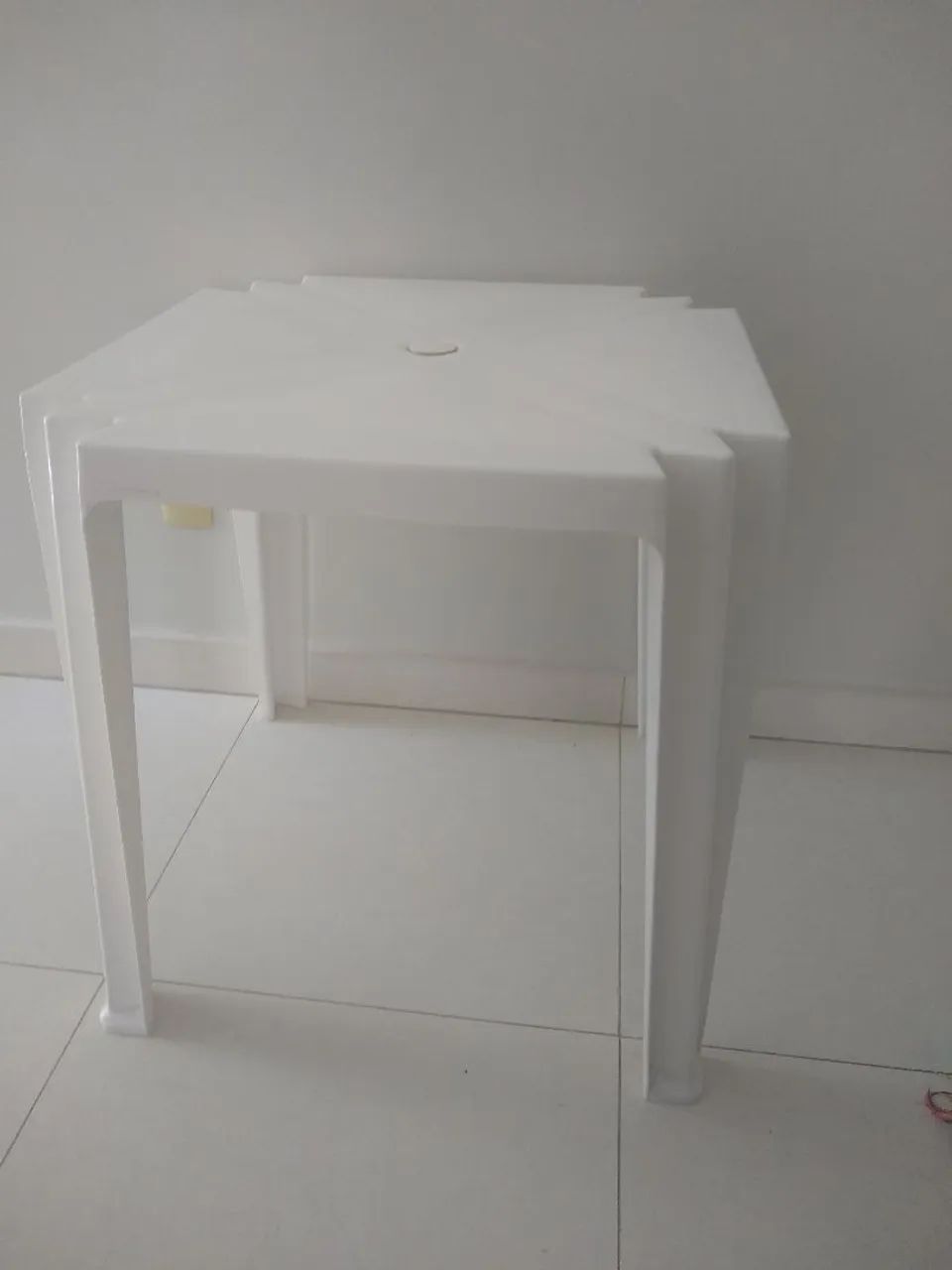 Mesa de plástico branca 