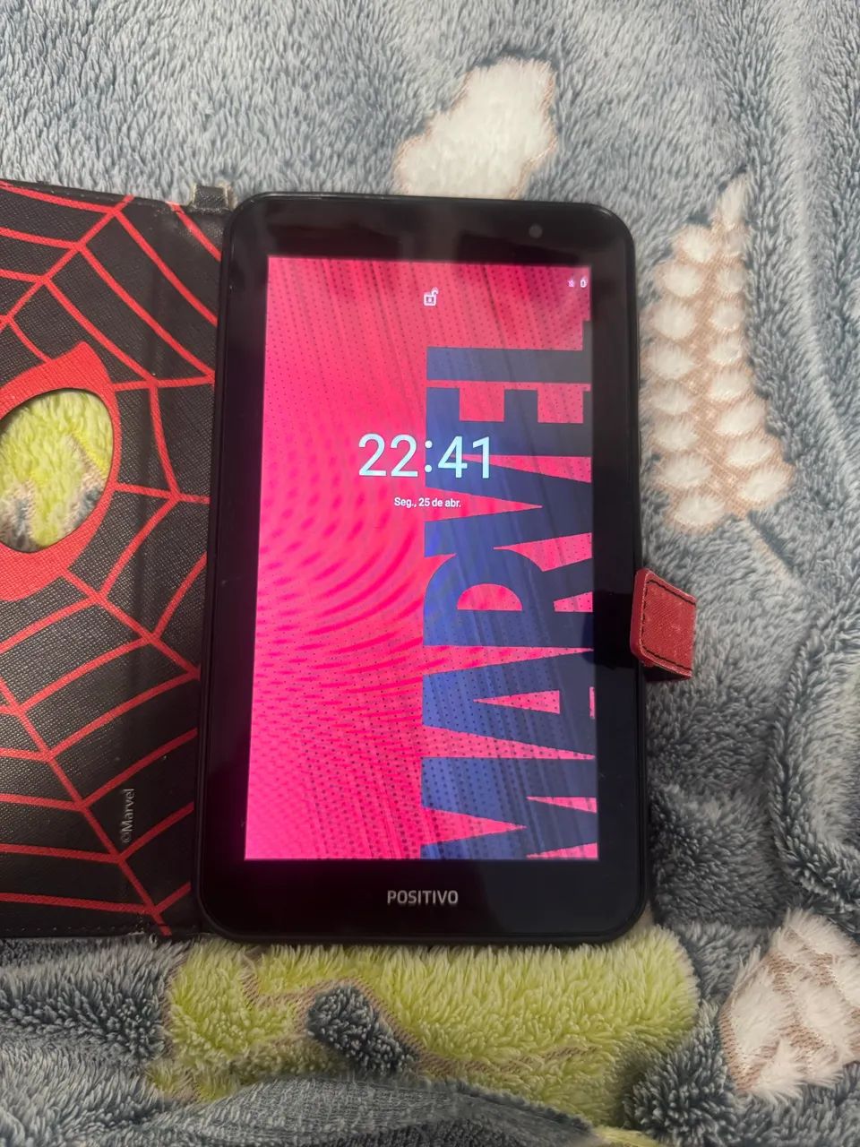 Tablet Positivo usado + capa do Homem-Aranha