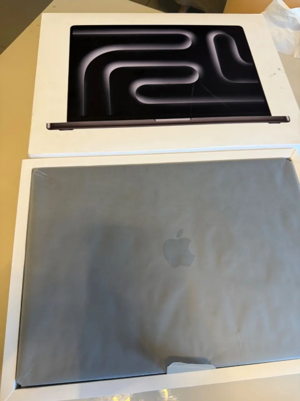 MacBook Pro M5 MAX 16 / 2TB SSD 48Gb de ram - black  - Foto 3
