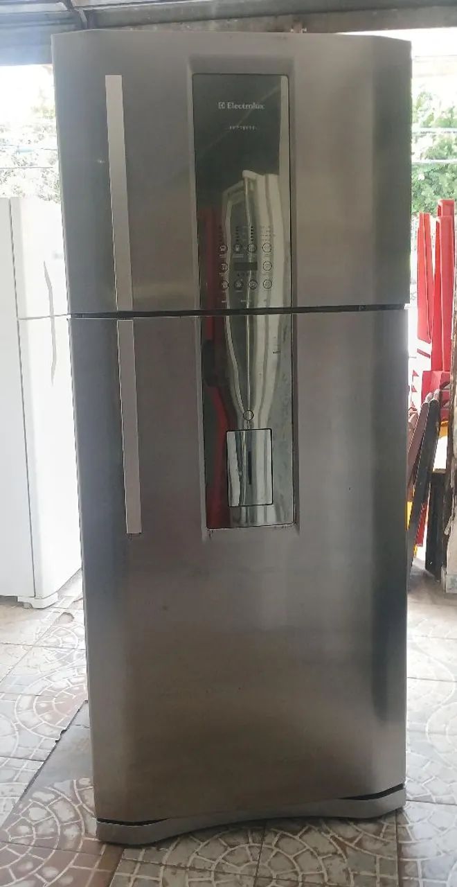 Eletrolux Frost-Free Refrigerator DL80X, 542 Liters, 127V, Excellent Condition