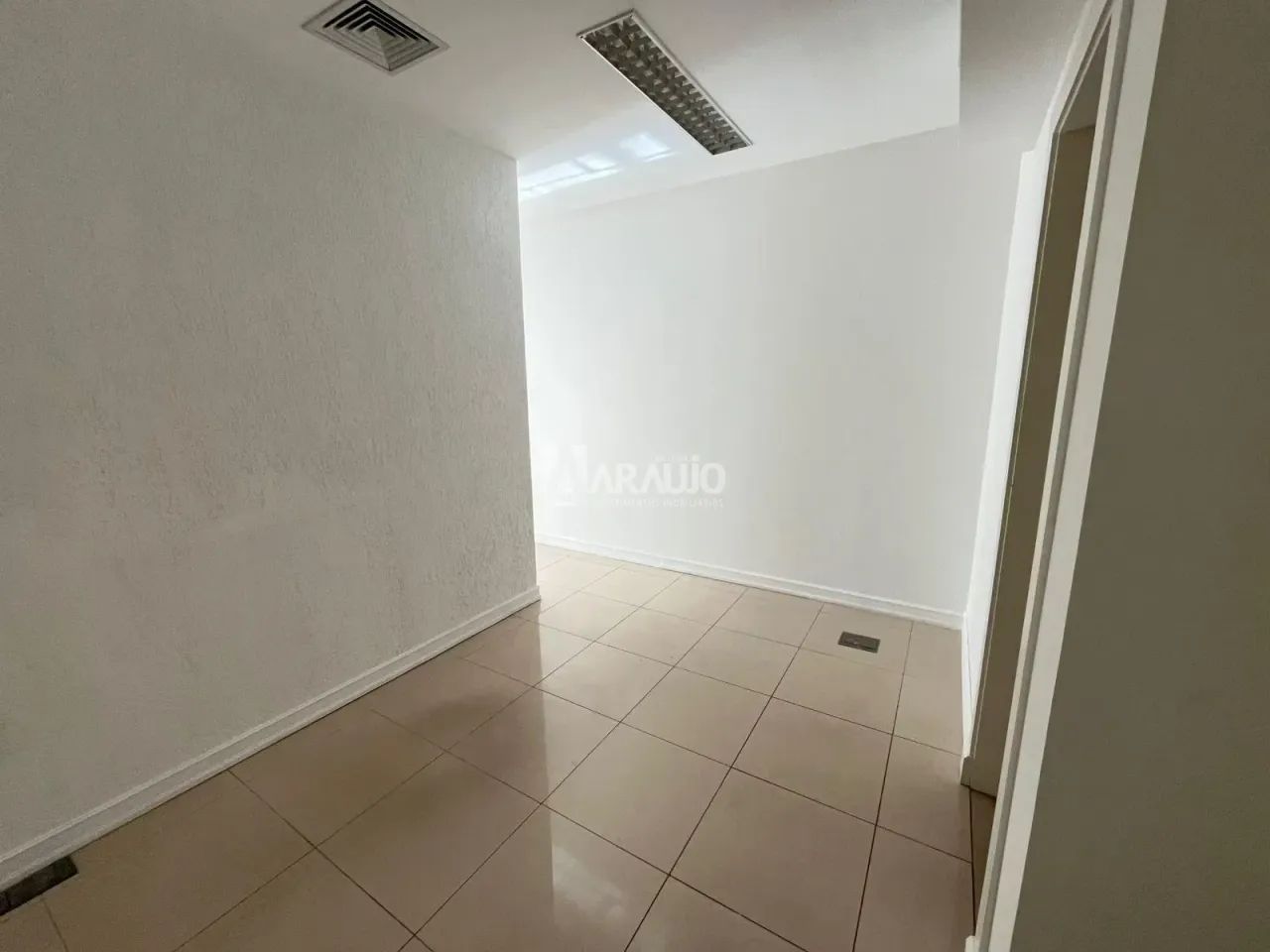 Sala comercial à venda no Centro de Itajaí - Foto 4