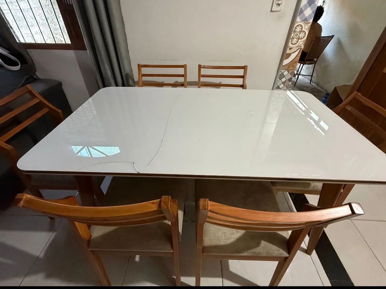 Mesa de madeira e cadeira de madeira - Foto 2