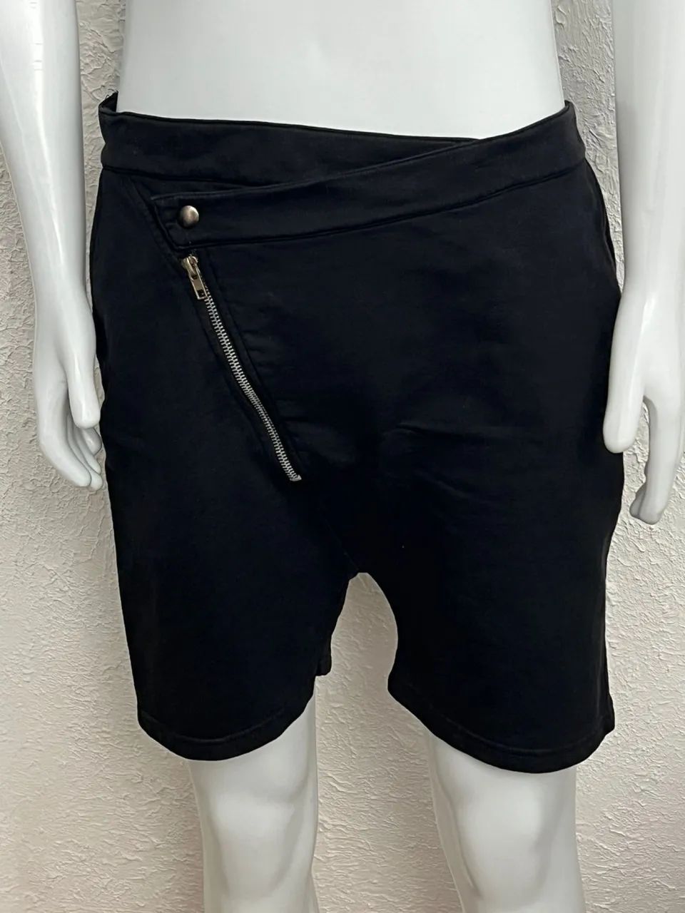 Bermuda Zara Man Tamanho G Preto Bom Estado - Foto 2