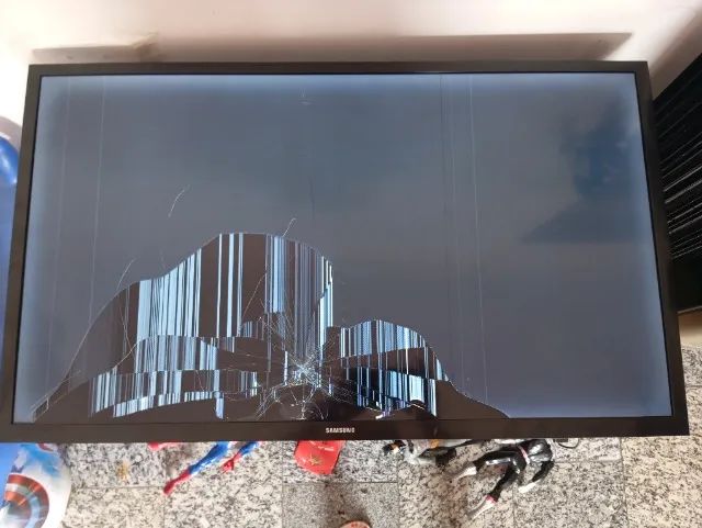 ? TV SAMSUNG 32" - FUNCIONANDO - PARA CONSERTO/PEÇAS ? VENDO TV SAMSUNG 32 POLEGADAS 