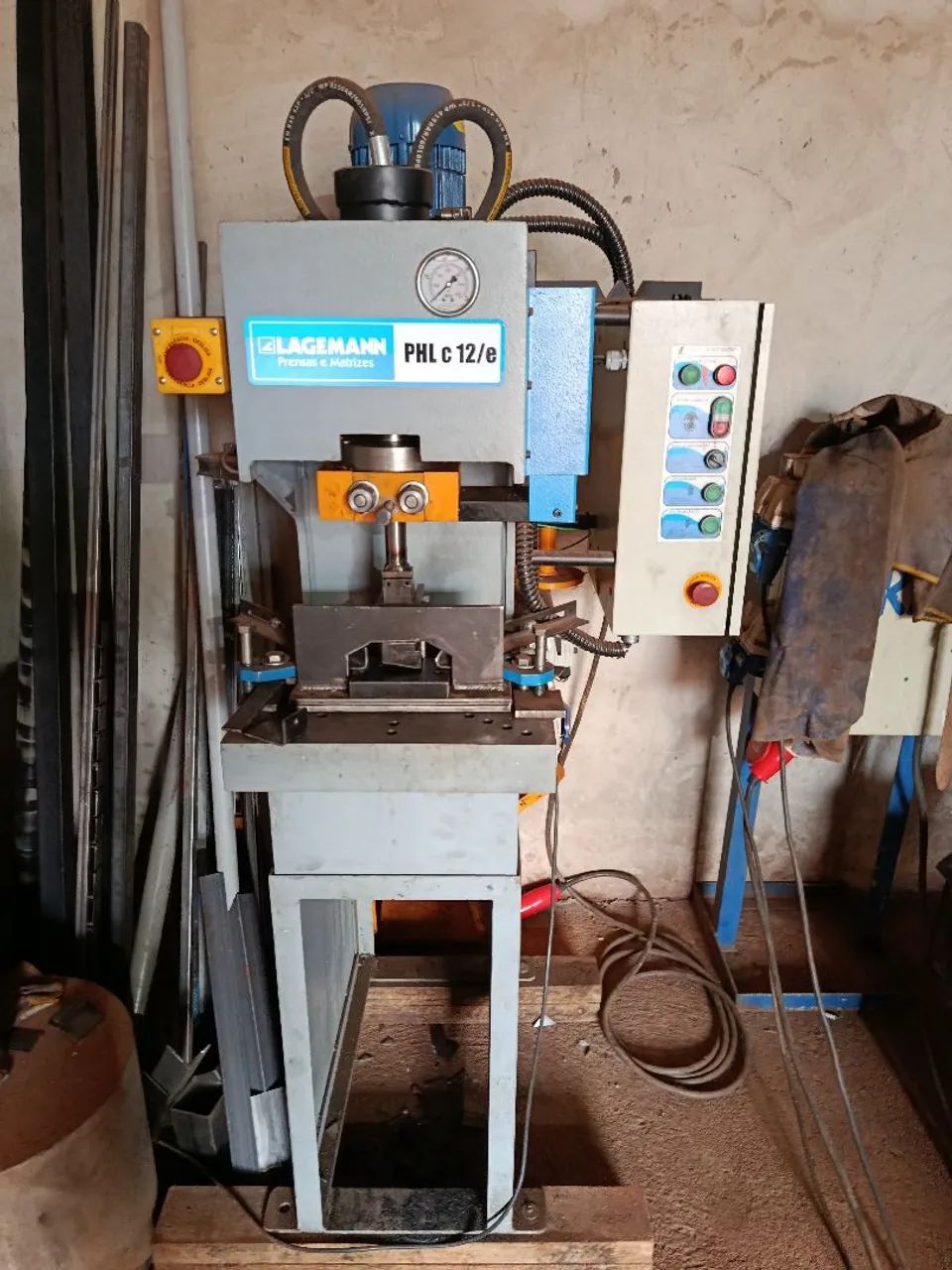 Prensa hidráulica 12tn excêntrica. 
