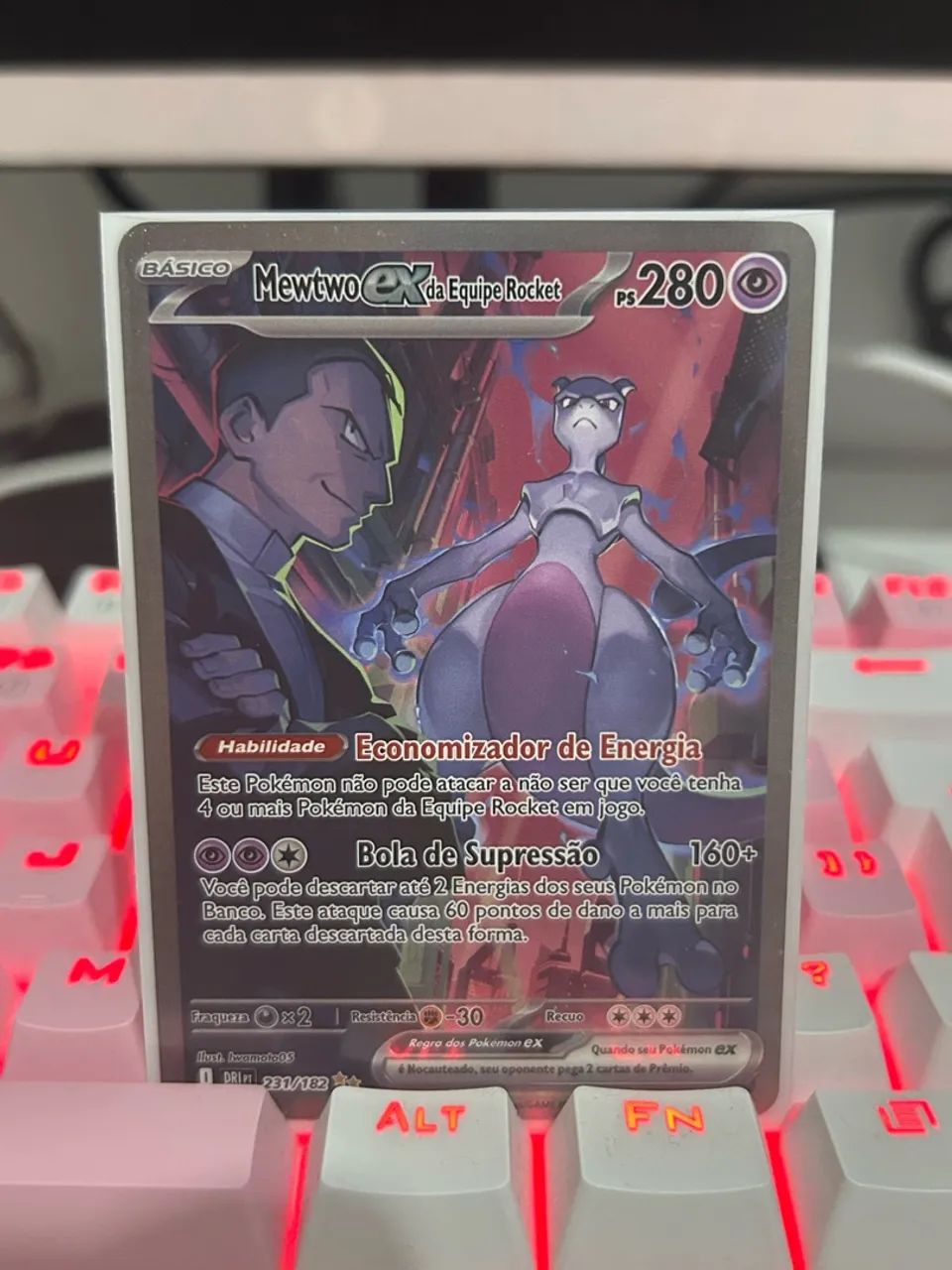 Carta pokémon Mewtwo Ex da Equipe Rocket NM