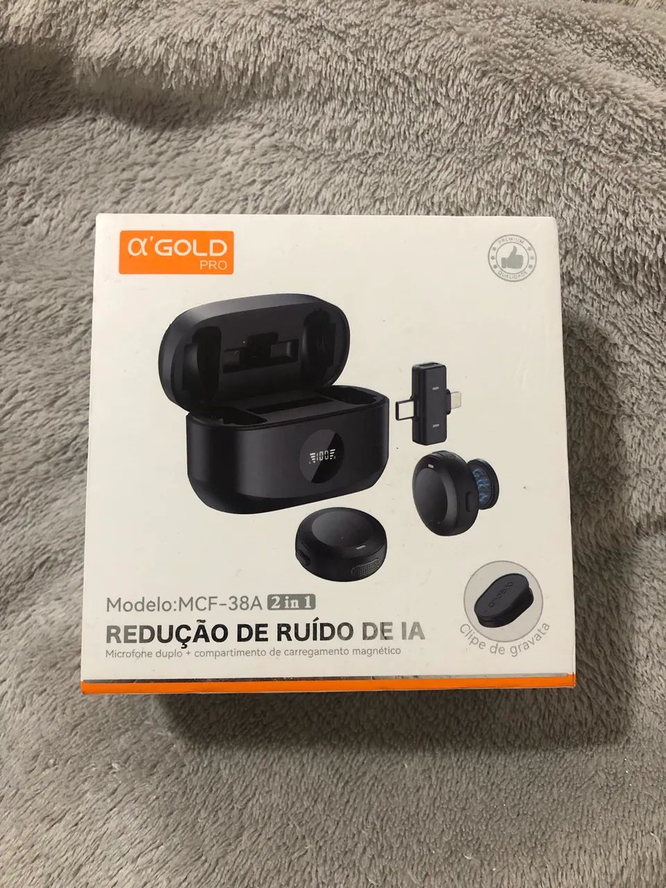 Microfone duplo + compartimento de carregamento magnético 
