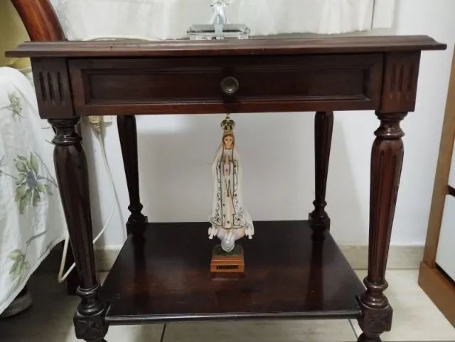 Mesa Lateral de Madeira Maciça - Estilo Clássico/Antigo