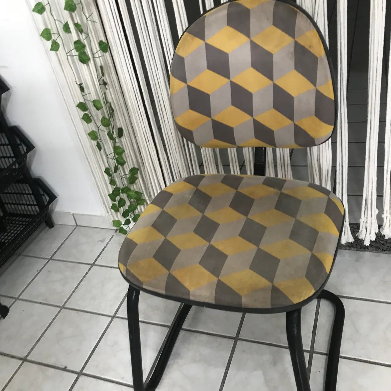 Cadeira fixa sem braços na lateral  - Foto 2