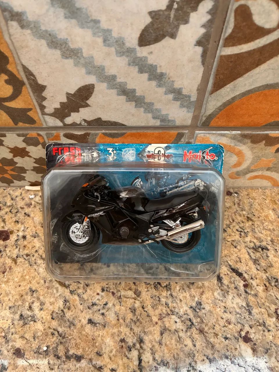 Lote 3 miniaturas Honda, Yamaha e Kawasaki  - Foto 2