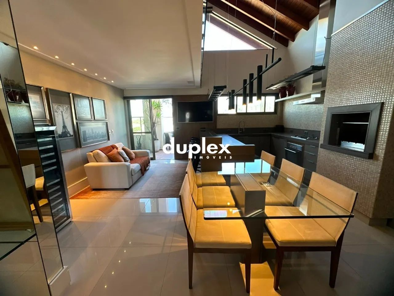 COBERTURA DUPLEX COM 400 M², MOBILIADA E DECORADA, PISCINA E 4 VAGAS NO FLORESTA