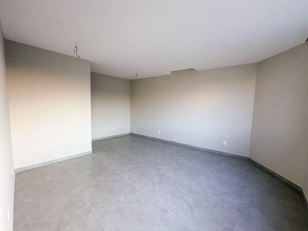 SALAS COMERCIAIS EXECELENTE LOCALIZAÇÃO NA HERMES FONTES - Foto 2