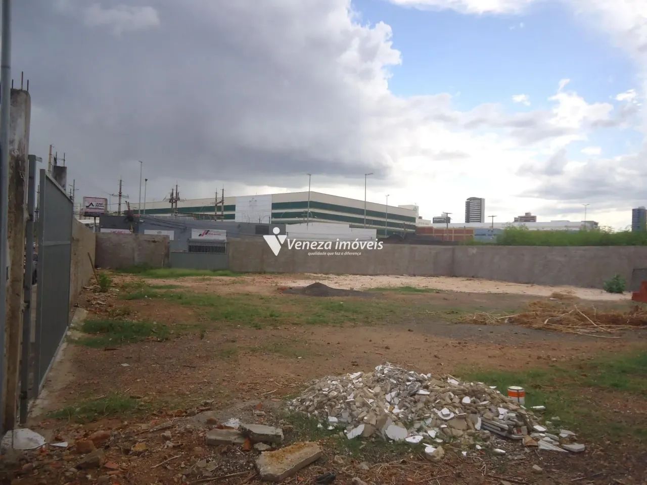 Terreno Comercial de esquina para aluguel - Foto 7