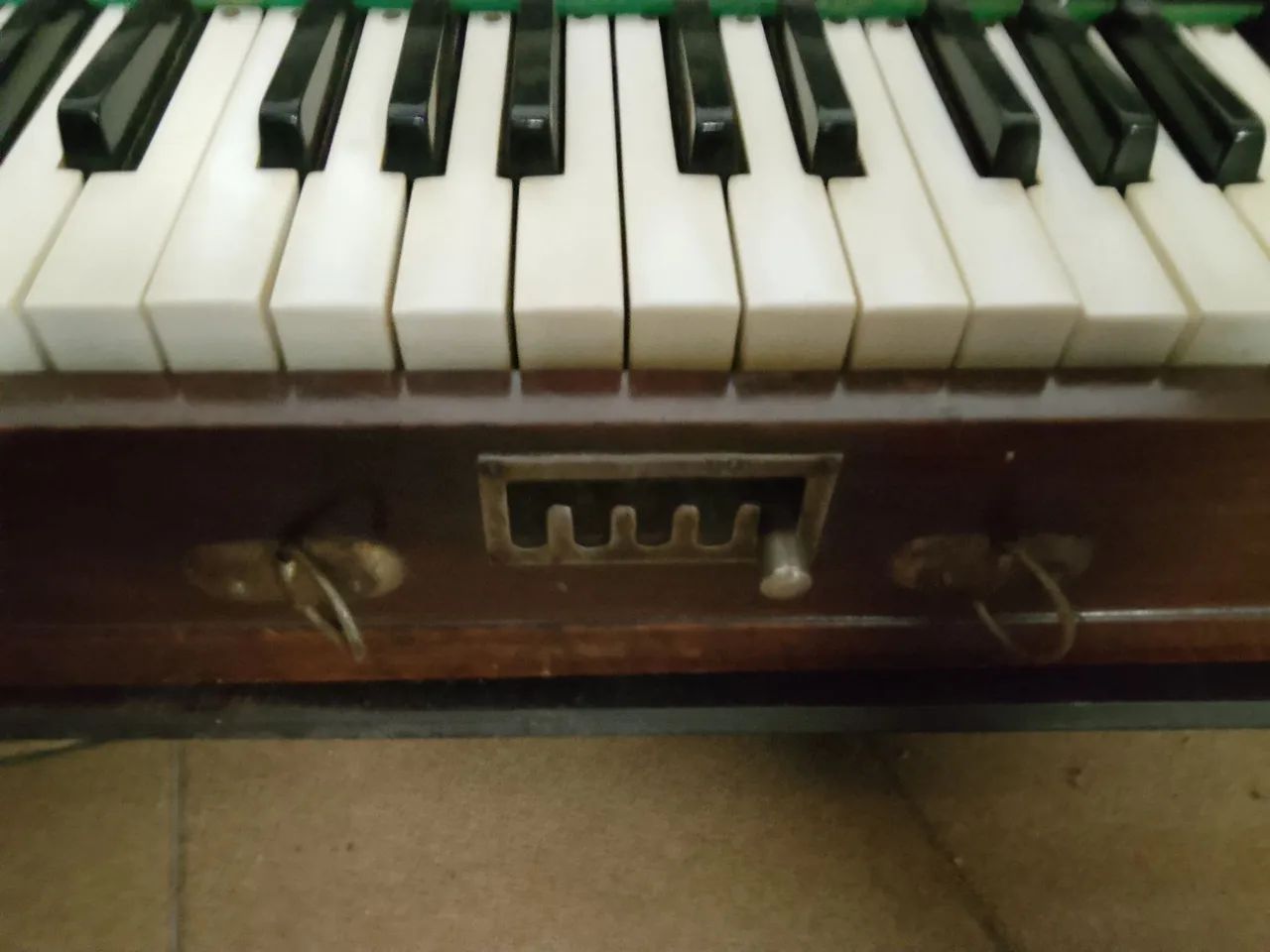 Harmônio (órgão de fole) - Foto 4