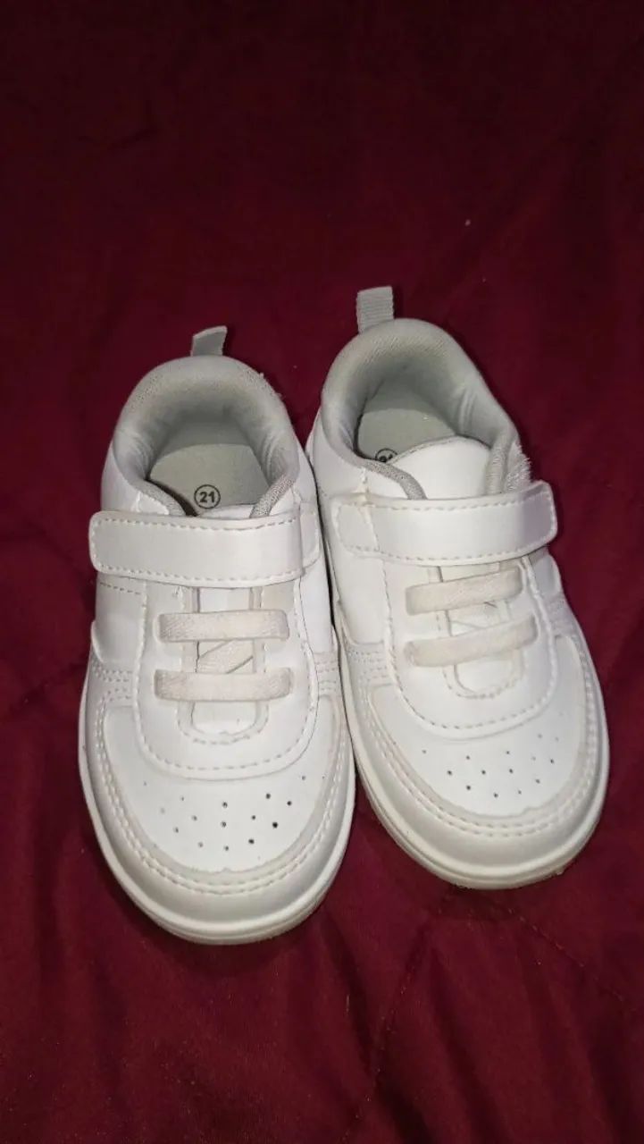 Vendo Sapato infantil branco unissex Tam 21