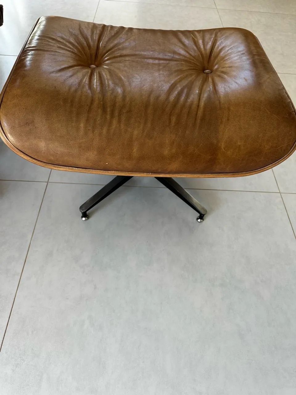 Poltrona com Puff Charles Eames Lounge Chair Madeira Moldada  Tok Stock  - Foto 4