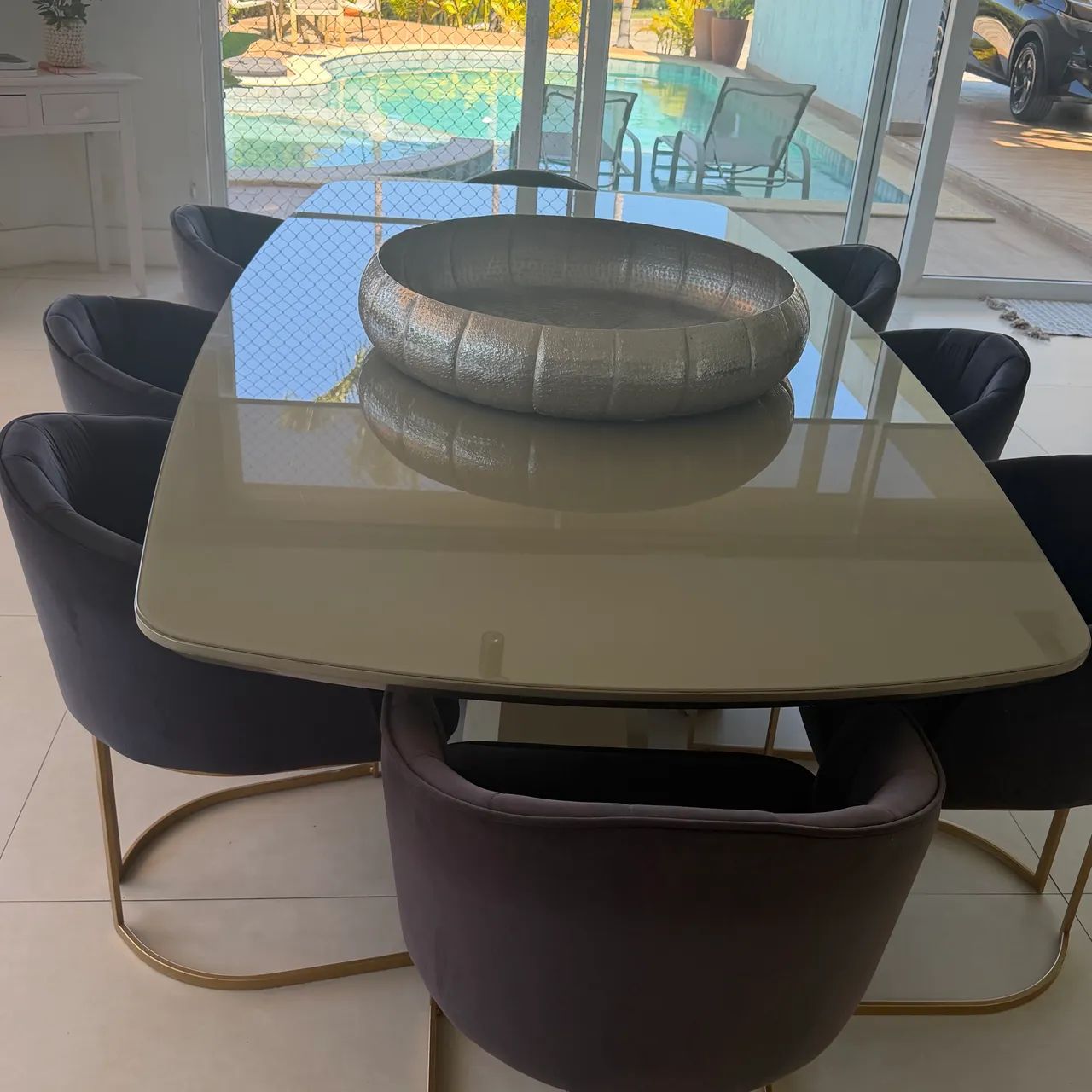 Vendo conjunto de mesa com cadeiras 