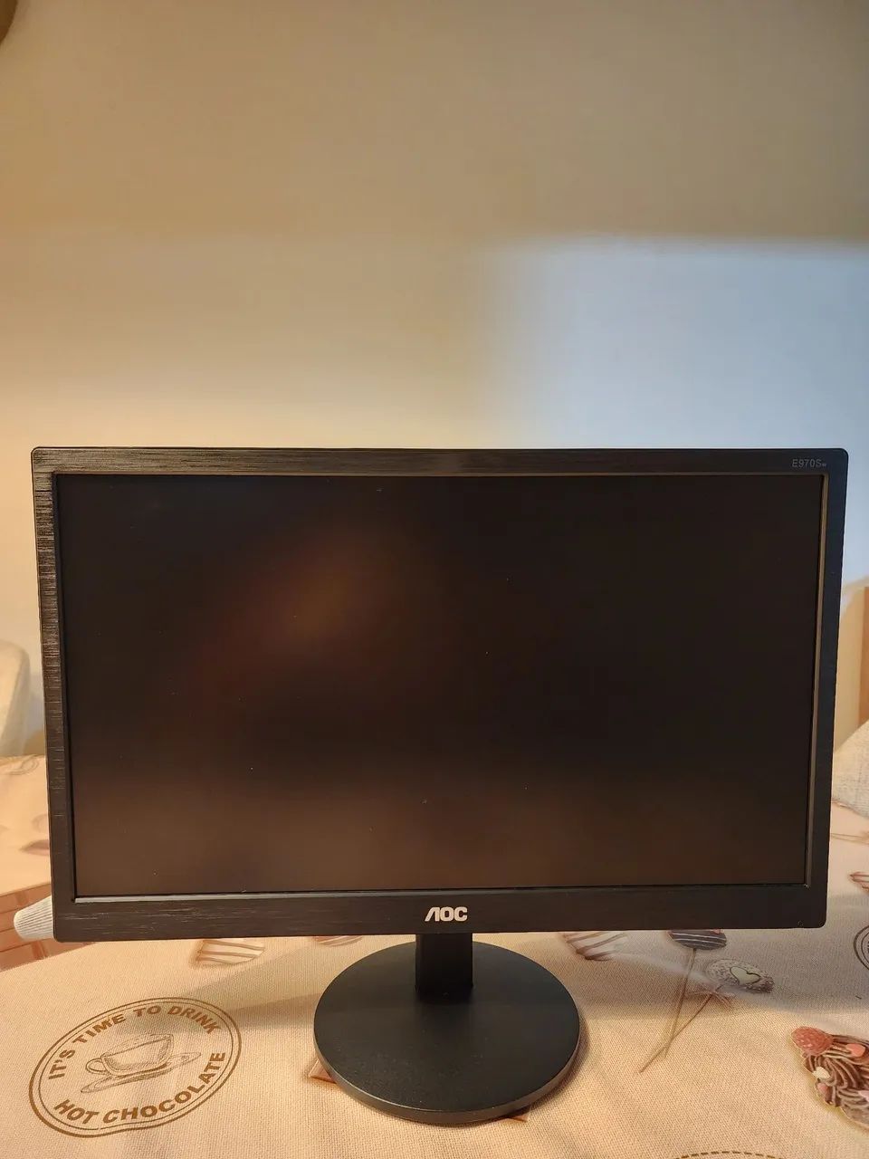 Monitor AOC 18,5" LED + Conversor HDMI e Cabos (Pouco Usado)
