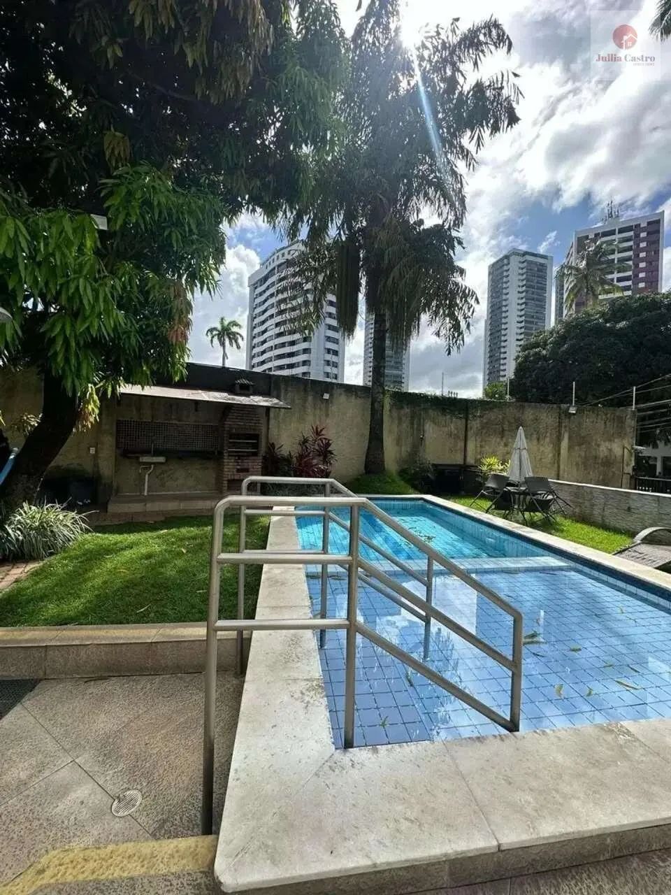 VENDO ÓTIMO APARTAMENTO COM 2 QUARTOS NO BAIRRO DE CASA FORTE / RECIFE - Foto 2