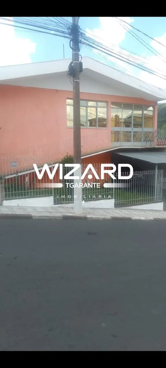 Casa com três quartos e edícula em Serra Negra SP - Foto 2