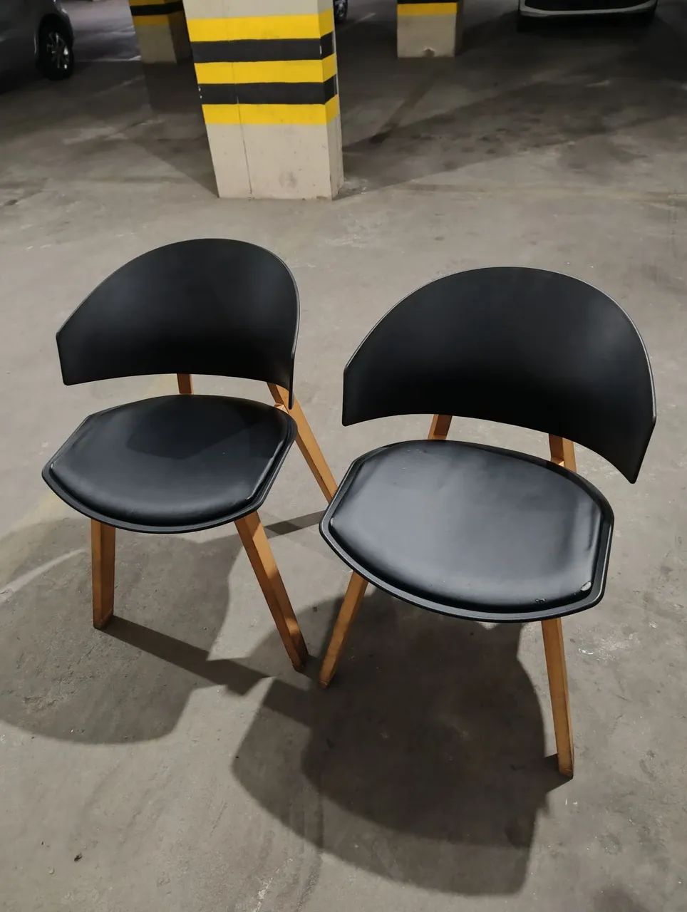 Mesa granito e cadeiras Tok Stok