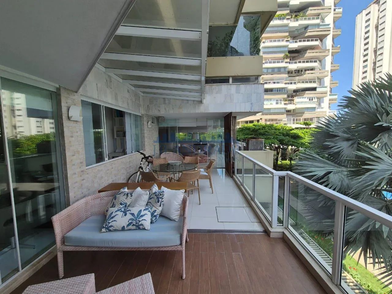 Atlântico Sul, andar baixo com 201m², porteira fechada, projetado por arquiteto, 3 quartos - Foto 2